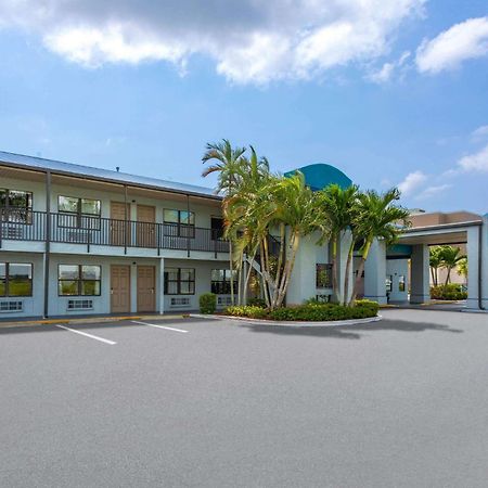 Baymont By Wyndham Punta Gorda/Port Charlotte Hotell Eksteriør bilde